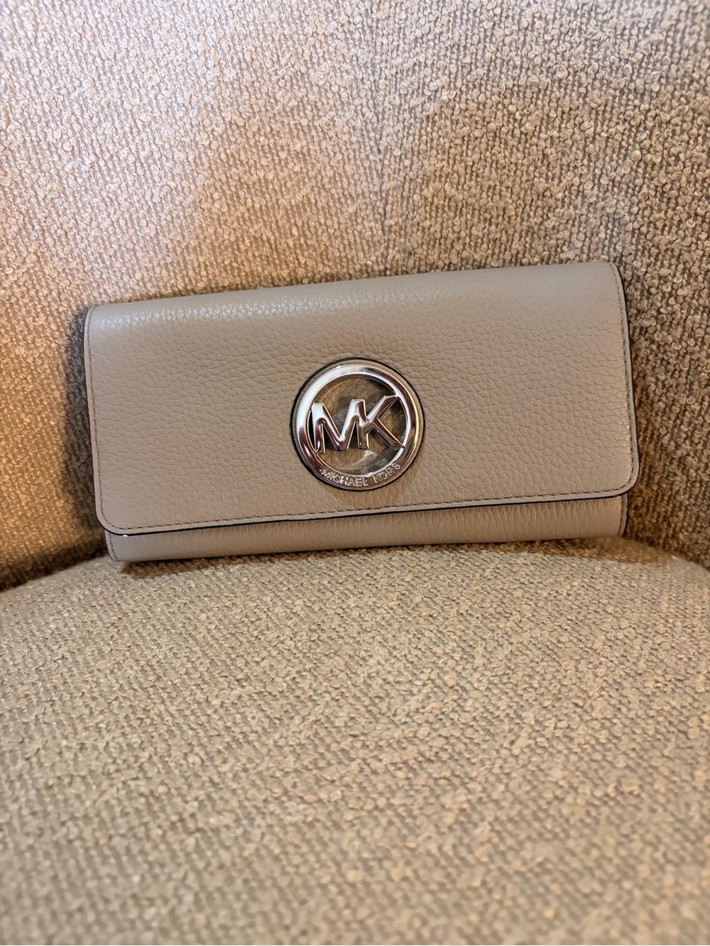 Michael Kors Pebbled Leather Wallet in Taupe (grey tone in sunlight)